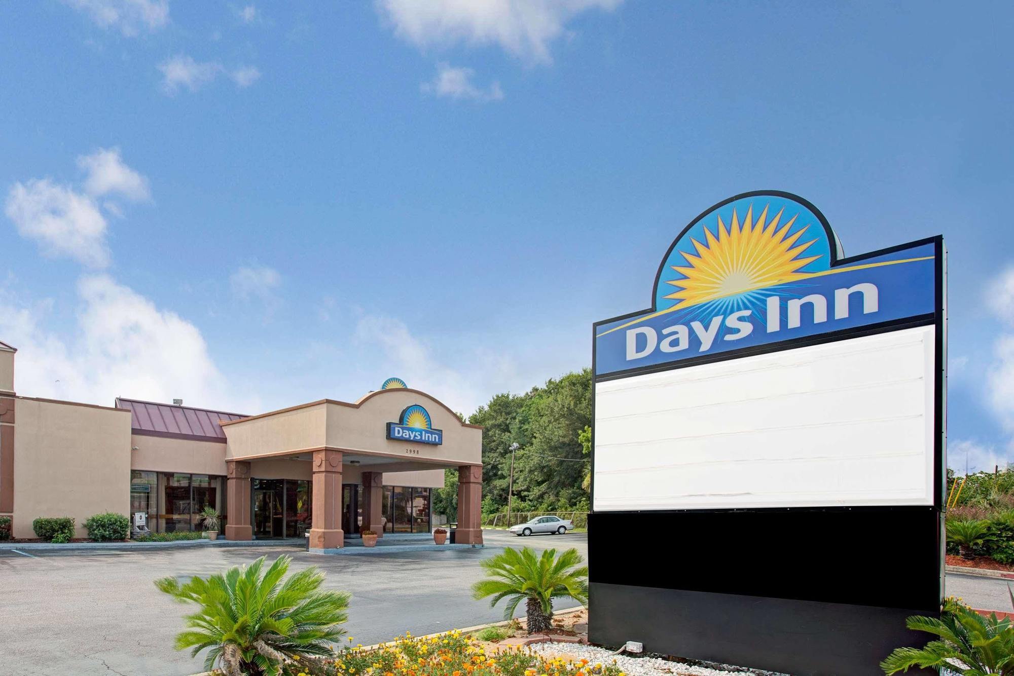 Days Inn & Suites By Wyndham Charleston Airport West North Charleston Exterior foto