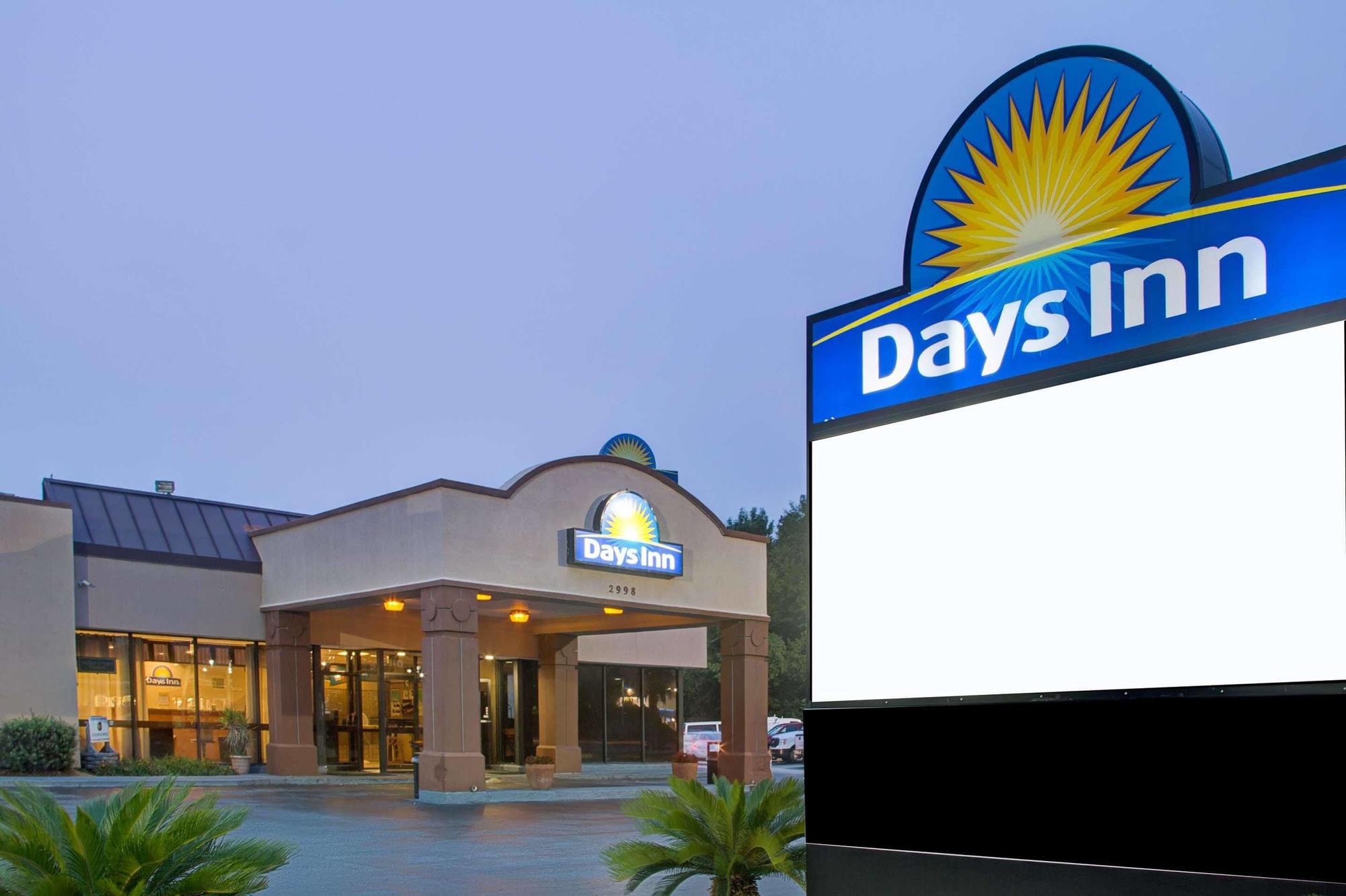 Days Inn & Suites By Wyndham Charleston Airport West North Charleston Exterior foto